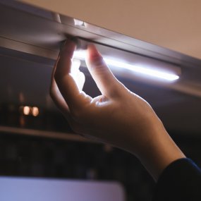 Ladattava LED-spotlight
