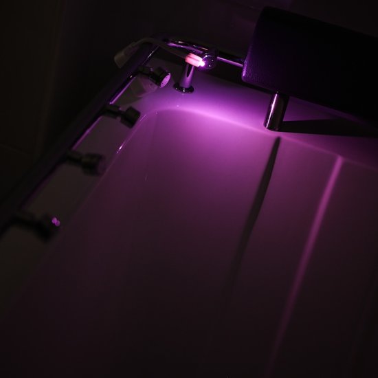 LED valaistus WC:hen - Sulje napsauttamalla kuva
