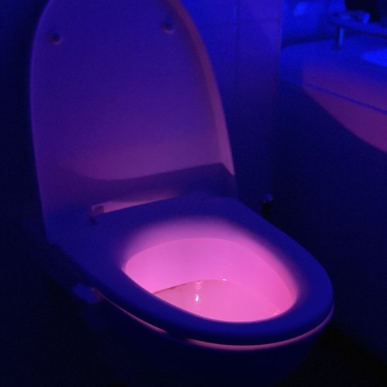 LED valaistus WC:hen - Sulje napsauttamalla kuva