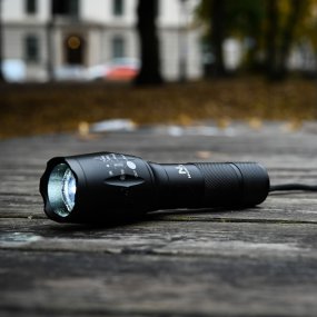 Ladattava LED-taskulamppu