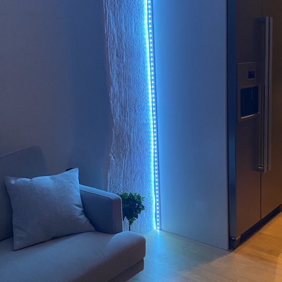 Itsekiinnittyvä LED-valaistus (3 m) - Sulje napsauttamalla kuva
