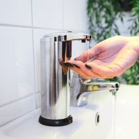 Automaattinen saippuapumppu anturilla Automaattinen saippuapumppu anturilla
