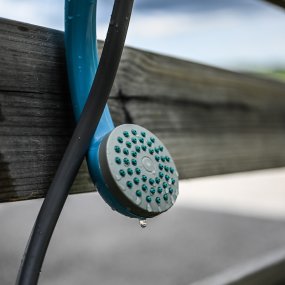 Kannettava suihku retkeilyyn