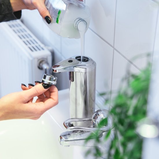 Automaattinen saippuapumppu anturilla - Sulje napsauttamalla kuva