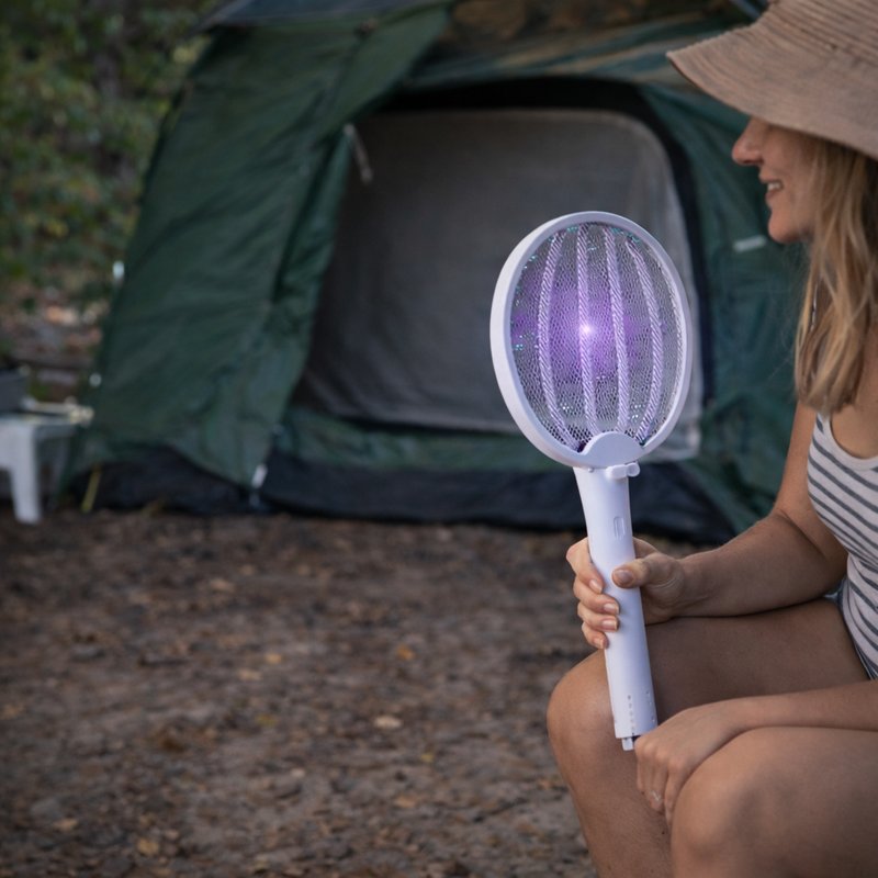 Hyttysansoitin sisäänrakennetulla akulla