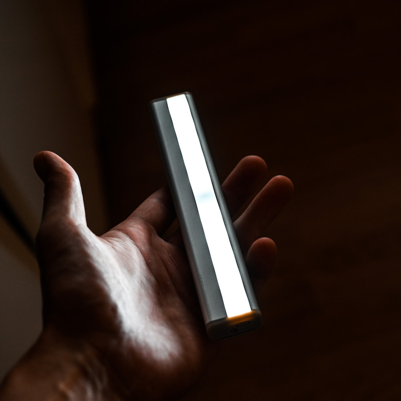 Ladattava LED-spotlight